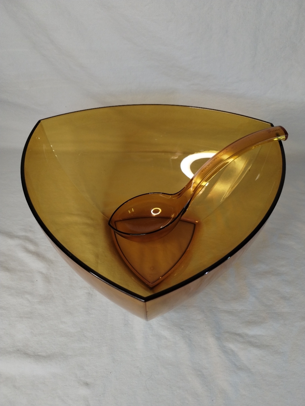 Tupperware Sheerly Elegant Triangle Serving Bowl with a matching ladle